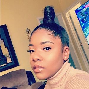 Meet your Posher, Monique